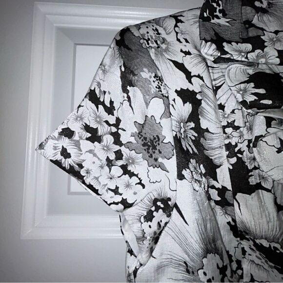 Victor Costa Jeweled Button Front Short Sleeve Ruffle Collar Floral Print Top - Picture 2 of 6